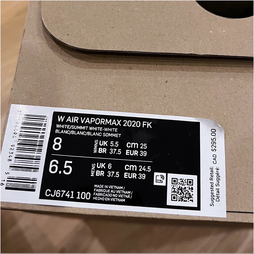 NIKE WHITE AIR VAPORMAX 2020 FLYKNIT SNEAKERS - BRAND NEW IN BOX - Picture 15 of 16